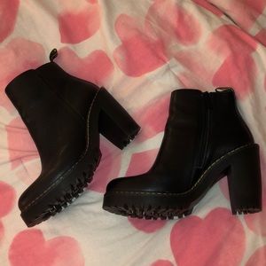 Dr marten Magdalena bootie
